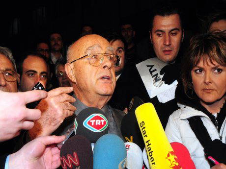 'Sette beni kadına çeviriyorlar...